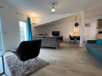 Lukratives Wohn- und Geschäftshaus mit Ferienwohnungen - Wohnzimmer (2)