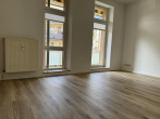 Wohnzimmer - Freigezogene und frisch renovierte 2-Zimmer-Wohnung mit Balkon und Außenstellplätzen