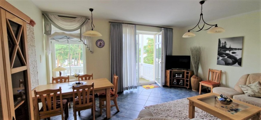 Wohnraum1, großer Balkon zur Ostsee