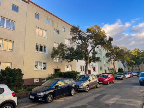 Acht Wohnungen in gefragter Rostocker Stadtlage – solides Mehrfamilienhaus im Hansaviertel