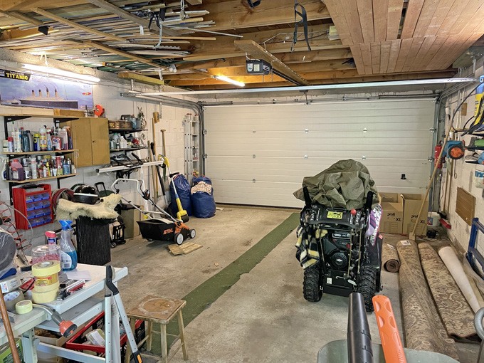 Große Doppelgarage