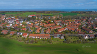 Ostsee und Seebad Warnemünde im eigenen Haus in Ruhe genießen - Luftbild von Süd