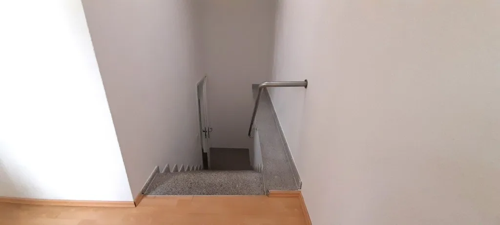 Wohnungseingang mit Treppe
