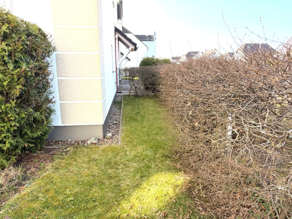Garten seitlich