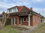 Hausansicht - Freigezogene Doppelhaushälfte mit Terrasse in Zingst in der Schulstraße sucht neue Eigentümer