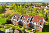 Luftbid Eingangsseite - 4-5 Zimmer – 2 Bäder – Freier Blick – Großzügig und komfortabel wie ein EFH