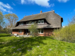Hausansicht - Freigezogenes Reetdach-Haus am Bodden