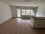 Offener Wohn- und Küchenbereich - Freigezogenes Reetdach-Haus am Bodden
